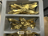 Bak met goud eetgerei - afbeelding 5 van  6