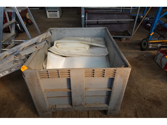 Bak met grote plastiekzakken - afbeelding 1 van  6