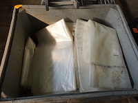 Bak met grote plastiekzakken - afbeelding 2 van  6