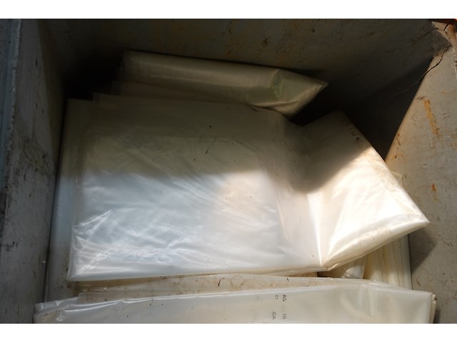 Bak met grote plastiekzakken - afbeelding 4 van  6