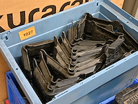 Bak met hoekbeschermers voor spanriemen - afbeelding 1 van  2