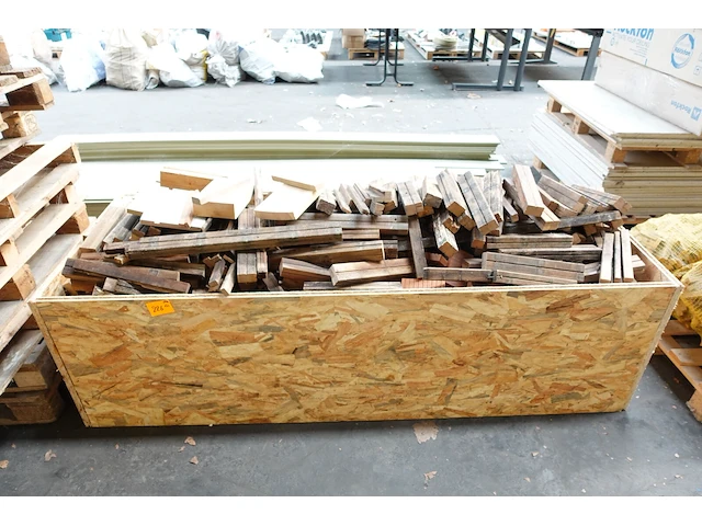 Bak met hout & paletten - afbeelding 1 van  8