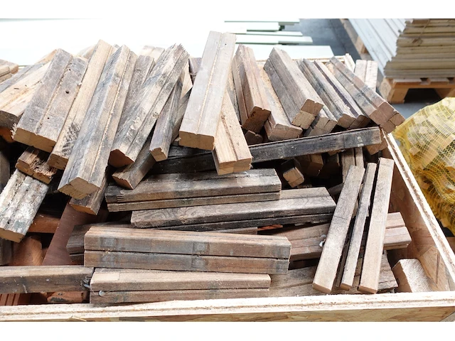 Bak met hout & paletten - afbeelding 2 van  8
