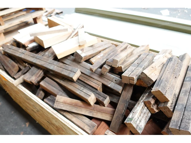 Bak met hout & paletten - afbeelding 3 van  8