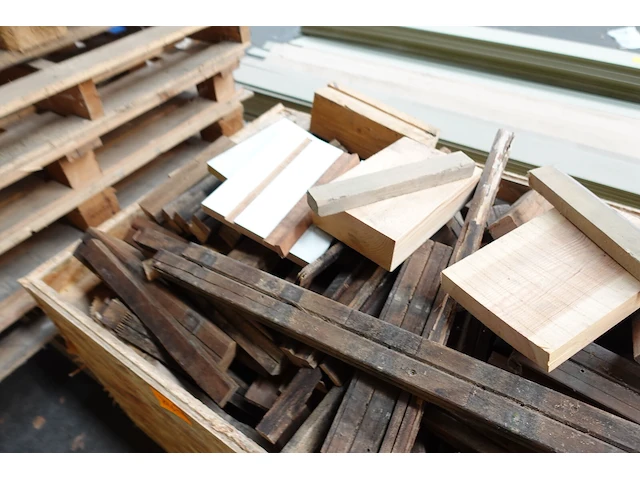 Bak met hout & paletten - afbeelding 4 van  8