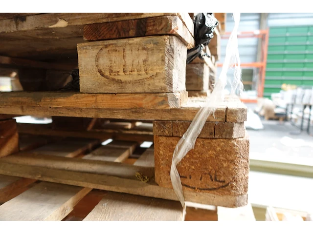 Bak met hout & paletten - afbeelding 7 van  8