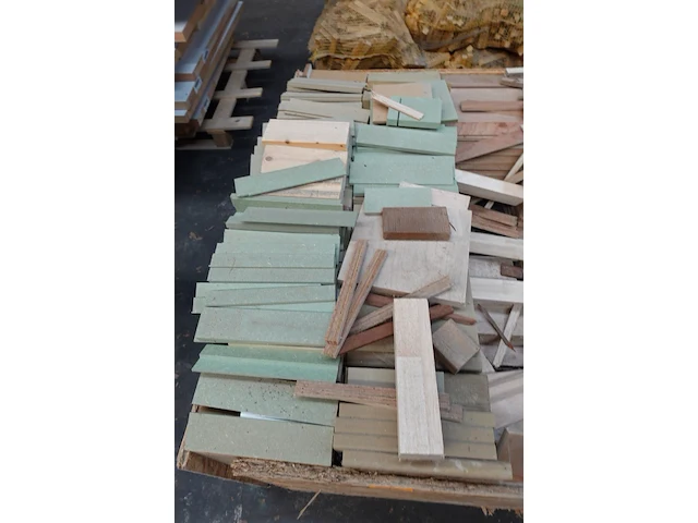Bak met hout - afbeelding 3 van  4