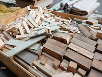 Bak met hout - afbeelding 4 van  4