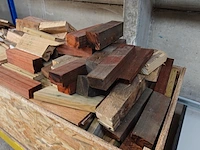 Bak met hout - afbeelding 2 van  4