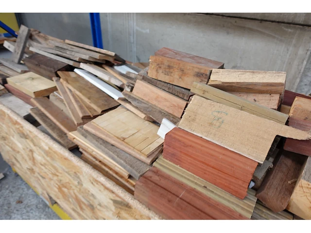 Bak met hout - afbeelding 3 van  4