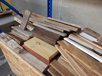 Bak met hout - afbeelding 4 van  4