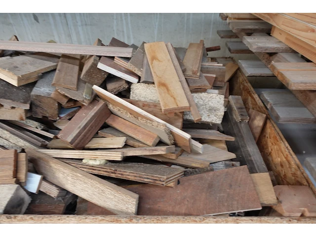 Bak met hout - afbeelding 2 van  4