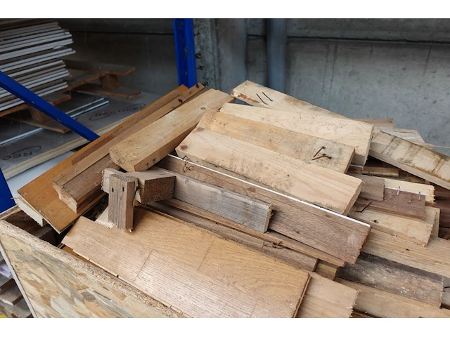 Bak met hout - afbeelding 2 van  4