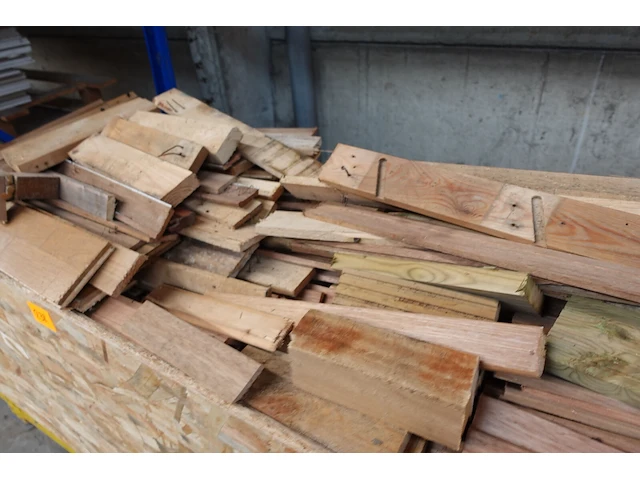 Bak met hout - afbeelding 3 van  4