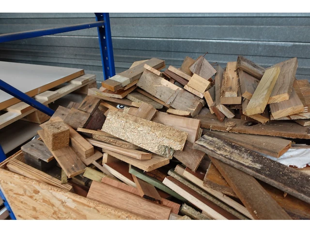 Bak met hout - afbeelding 2 van  4