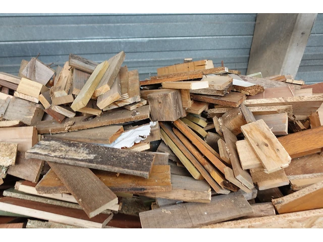 Bak met hout - afbeelding 3 van  4