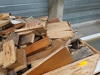 Bak met hout - afbeelding 4 van  4