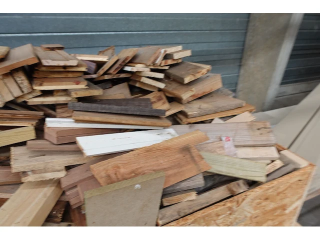 Bak met hout - afbeelding 4 van  4