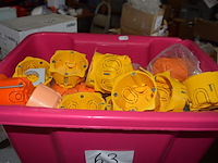 Bak met inhoud legrand batibouw inbouwdoos - afbeelding 1 van  3