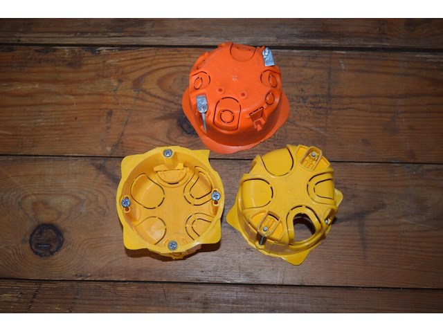 Bak met inhoud legrand batibouw inbouwdoos - afbeelding 2 van  3