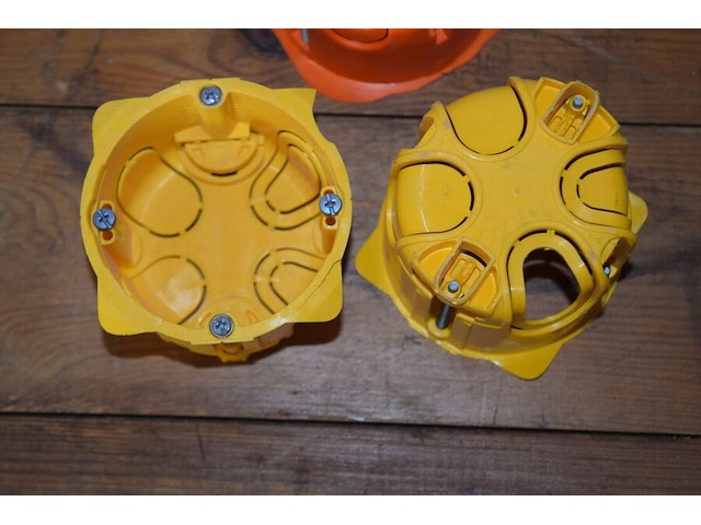 Bak met inhoud legrand batibouw inbouwdoos - afbeelding 3 van  3