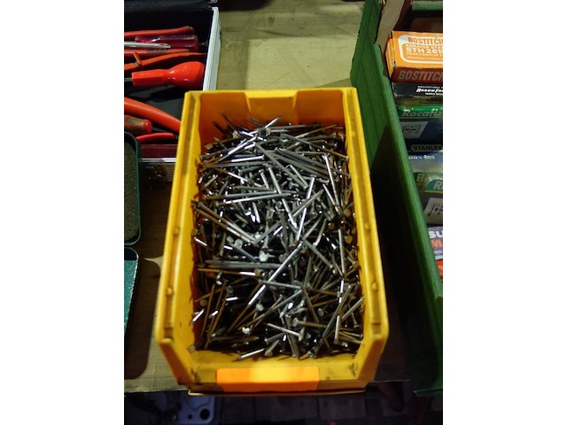 Bak met nagels - afbeelding 1 van  1