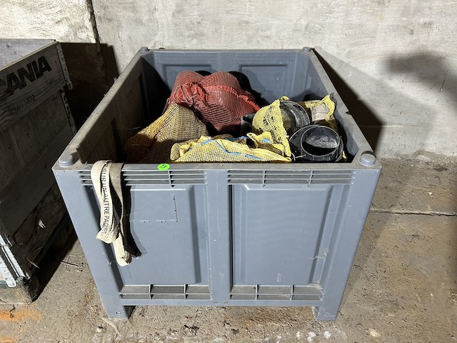 Bak met onderdelen voor kabelbescherming - afbeelding 1 van  5