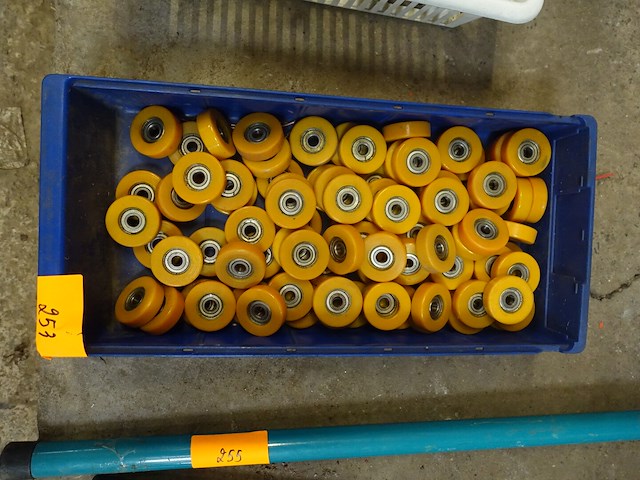 Bak met plastiekwielen - afbeelding 1 van  2