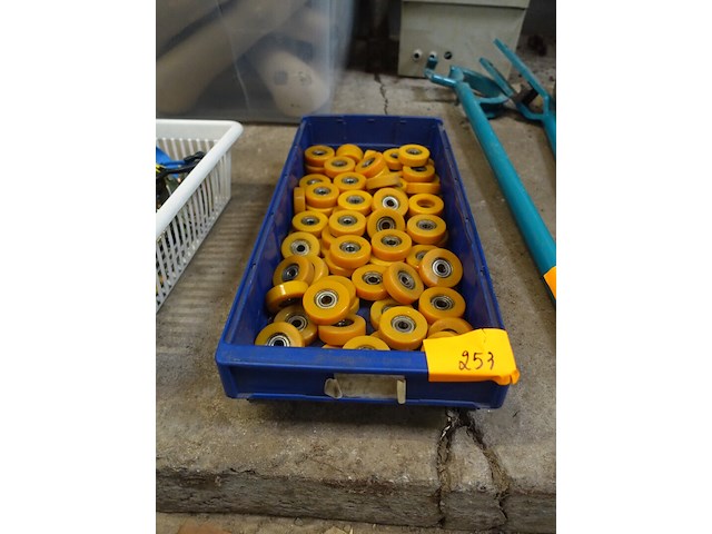 Bak met plastiekwielen - afbeelding 2 van  2