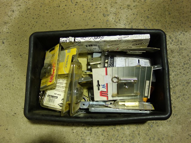 Bak met sloten - afbeelding 1 van  1