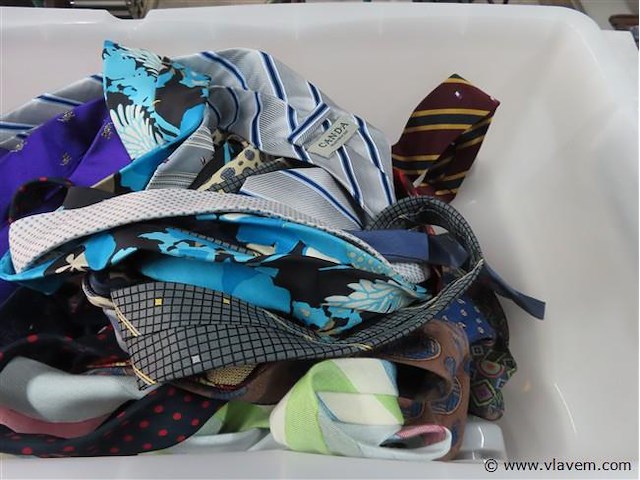 Bak met stropdassen - afbeelding 3 van  3