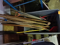 Bak met tuinmateriaal - afbeelding 2 van  2