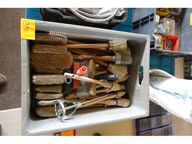 Bak met verfborstels - afbeelding 1 van  3