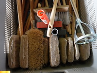 Bak met verfborstels - afbeelding 3 van  3