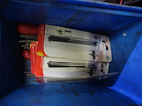 Bak met vijlen en dremel zaagjes - afbeelding 1 van  4