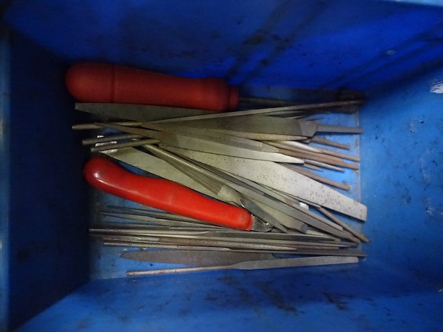 Bak met vijlen en dremel zaagjes - afbeelding 2 van  4