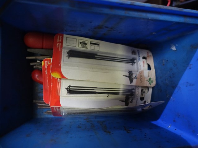 Bak met vijlen en dremel zaagjes - afbeelding 3 van  4