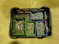 Bak met vijzen en nagels - afbeelding 1 van  1