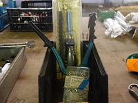 Bak popnagels en tang en schroevendraaier met flexibele as - afbeelding 1 van  3