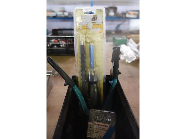 Bak popnagels en tang en schroevendraaier met flexibele as - afbeelding 3 van  3