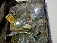 Bak vijzen, moeren en vloten - afbeelding 1 van  1