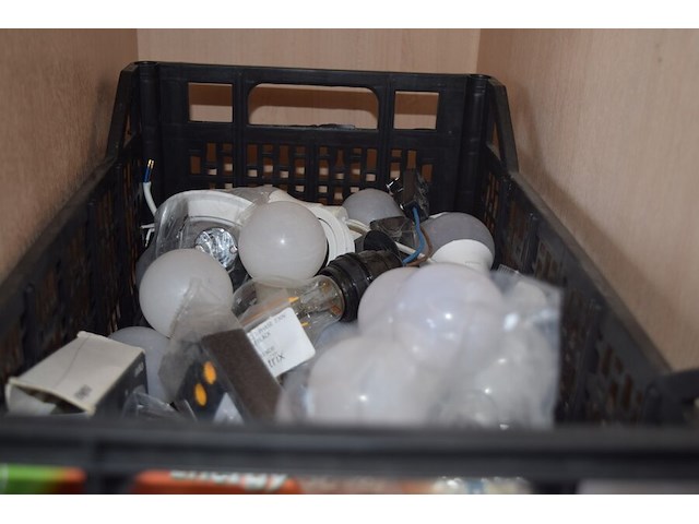 Bakje diverse lampen - afbeelding 1 van  3