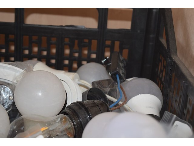 Bakje diverse lampen - afbeelding 3 van  3