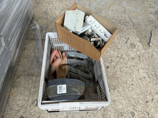 Bakje met bouwmaterialen - afbeelding 1 van  5