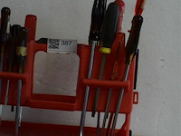 Bakje met div schroevendraaiers - afbeelding 2 van  4