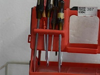 Bakje met div schroevendraaiers - afbeelding 3 van  4