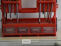 Bakje met div schroevendraaiers - afbeelding 4 van  4