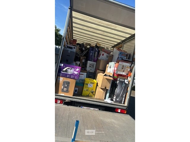 Bakwagen vol met retourgoederen - afbeelding 1 van  1