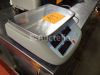 Balance, merk ohaus type: ra-111 nummer: ra006/50-6em max: nce, merk ohaus type: ra-111 artikelnr.: ra006/50-6 merk ohaus type: ra-111 nummer: rbmarqa ype: ra-111 nummer: ra006/50-6em max: 15 kg/min 100