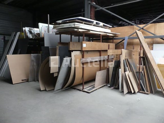 Balans van panelen en houtresten - afbeelding 2 van  11